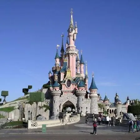 公寓 Disney, Very Spacious Comfortable 3 Bedrooms Family Apartment, 8 Pers, Wifi, Netflix 谢西