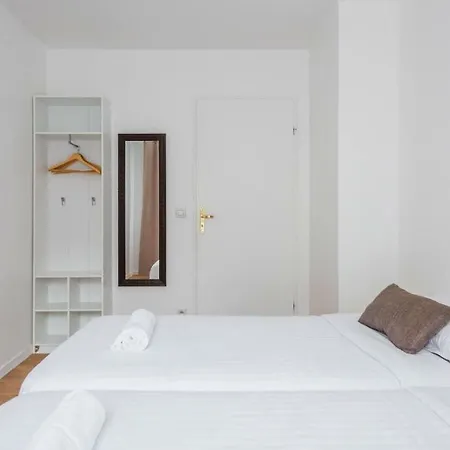 公寓 Disney, Very Spacious Comfortable 3 Bedrooms Family Apartment, 8 Pers, Wifi, Netflix 谢西